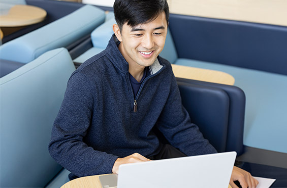 a student looking at the class schedule online